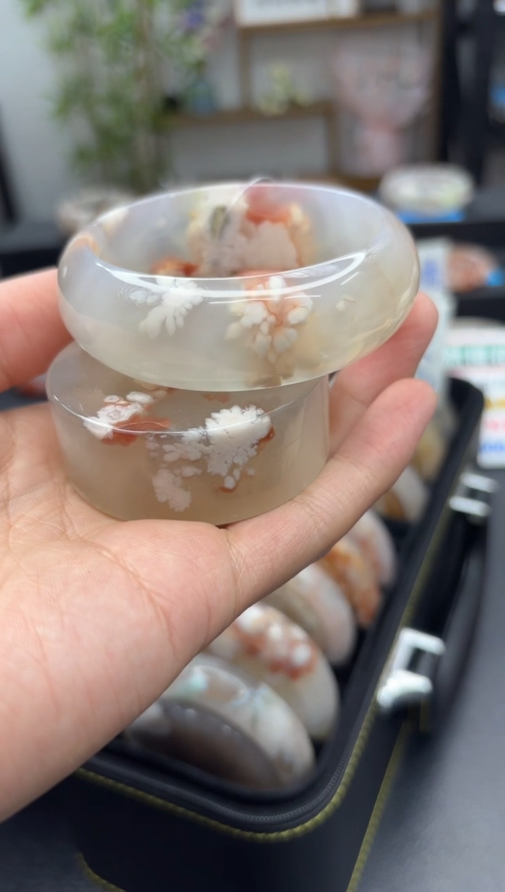 【闪购商品】石英质玉手镯未镶嵌A(1531圈58赠送镯心)