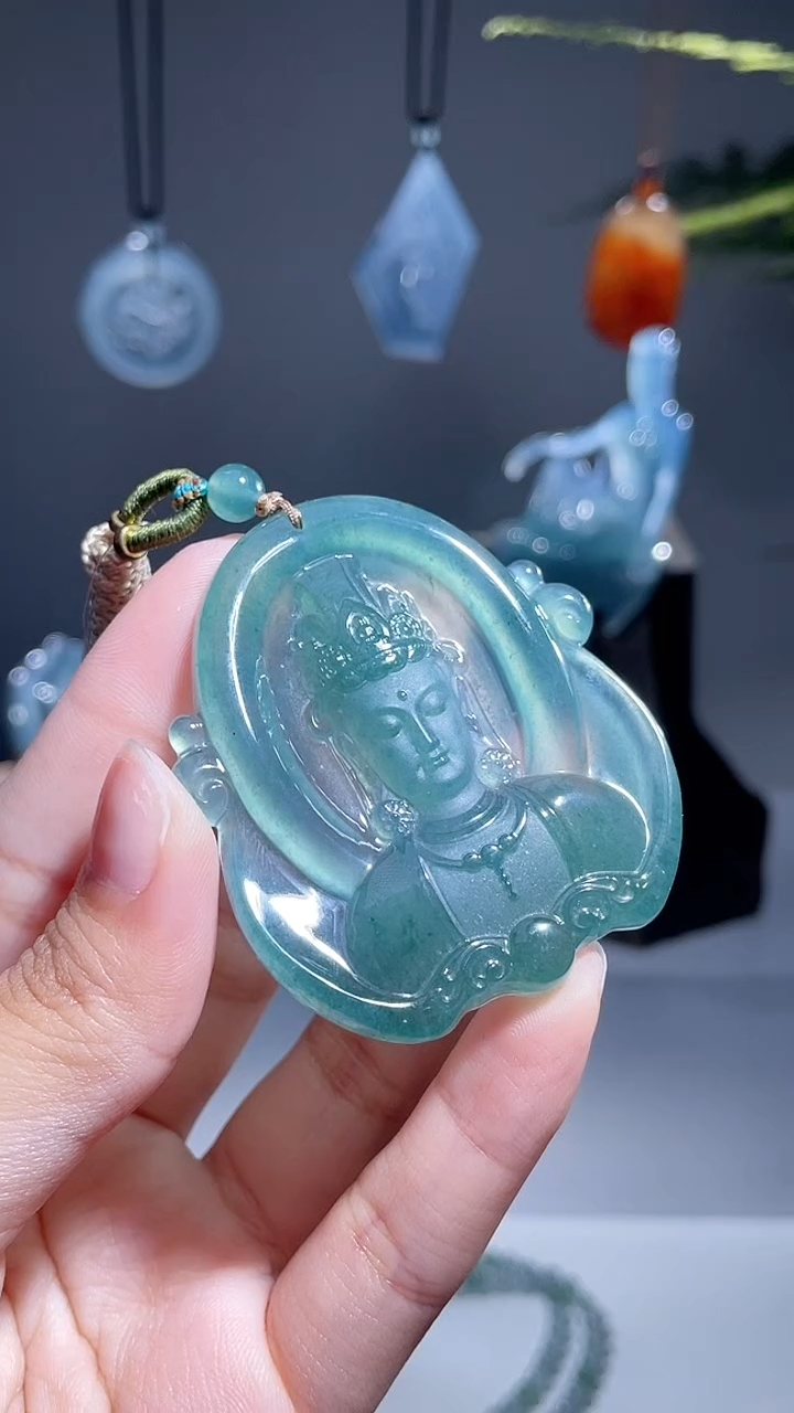 颈饰未镶嵌翡翠观音