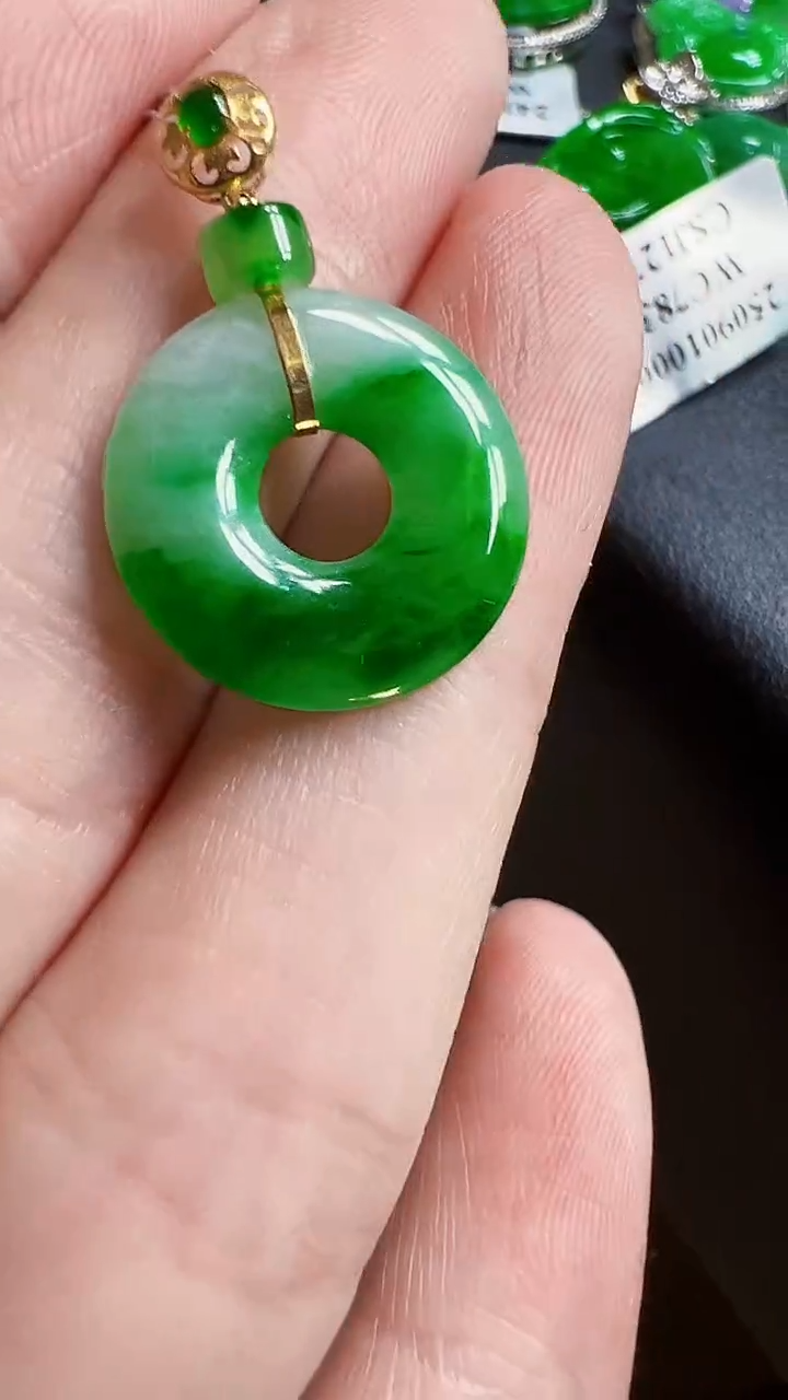 颈饰18K金镶嵌翡翠甜甜圈