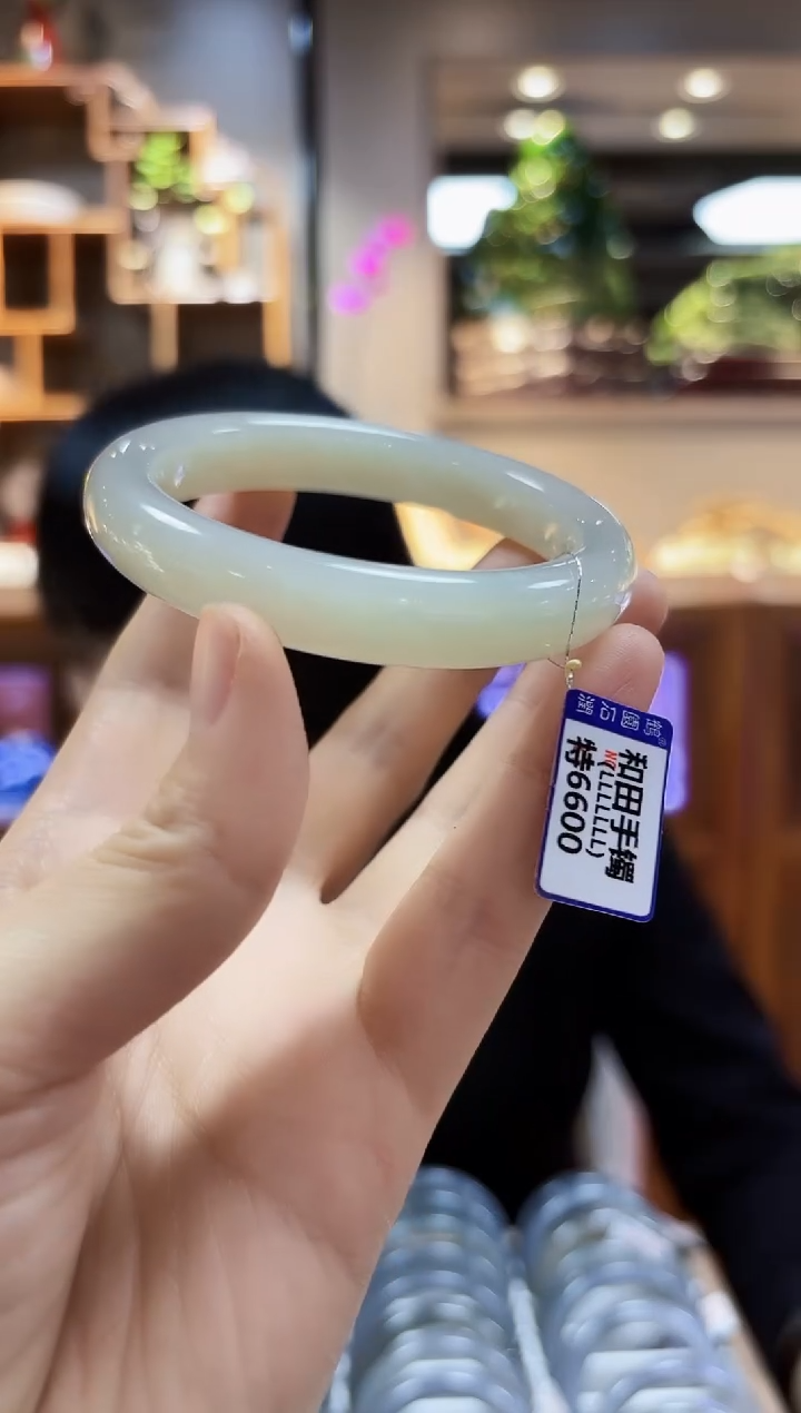 【闪购商品】和田玉手镯未镶嵌57.4