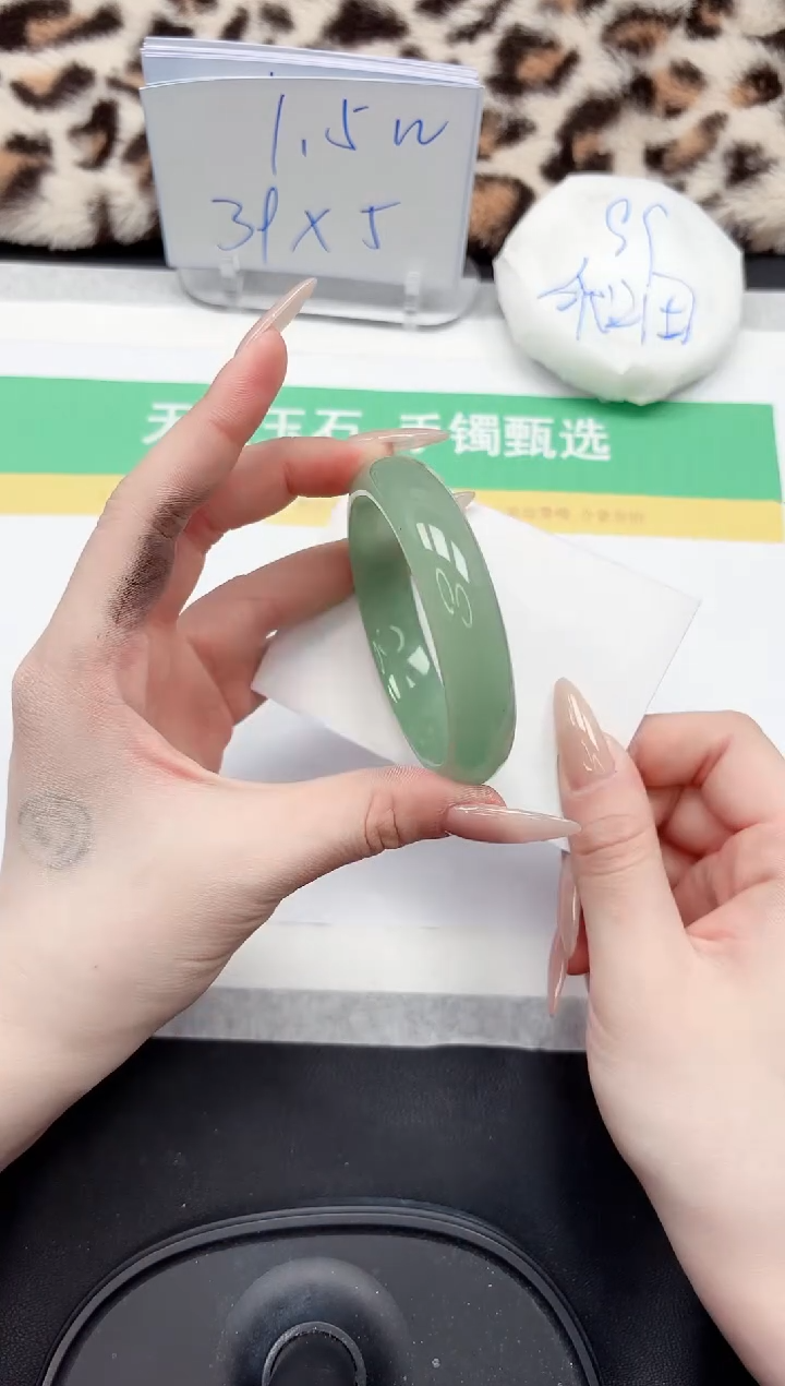 【闪购商品】石英质玉手镯未镶嵌257-56