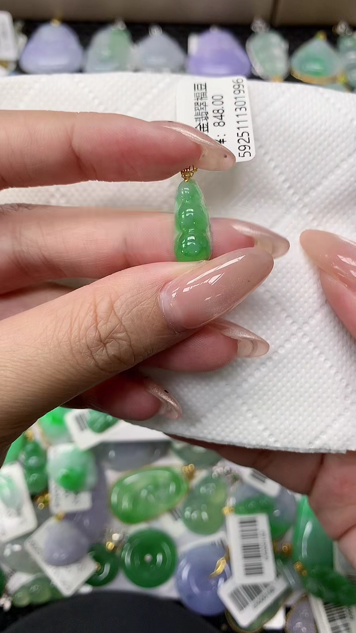 颈饰18K金镶嵌翡翠111111111111