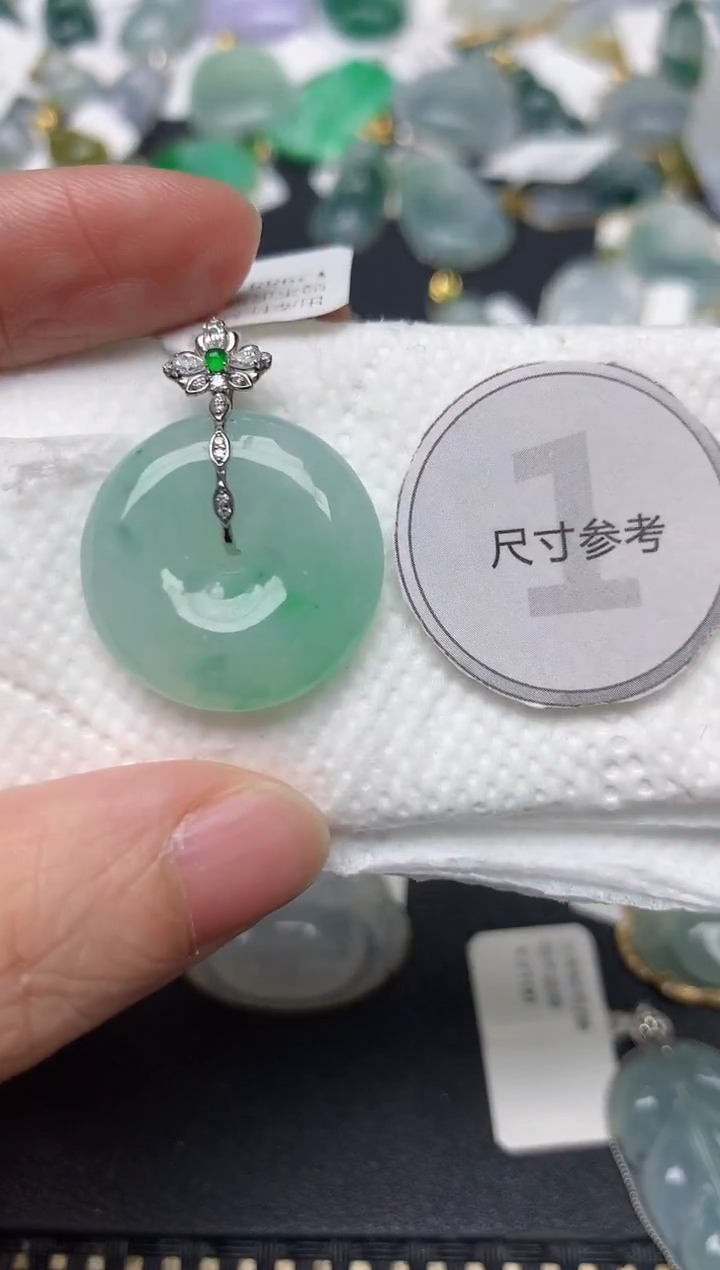 颈饰18K金镶嵌翡翠天然缅甸A货翡翠