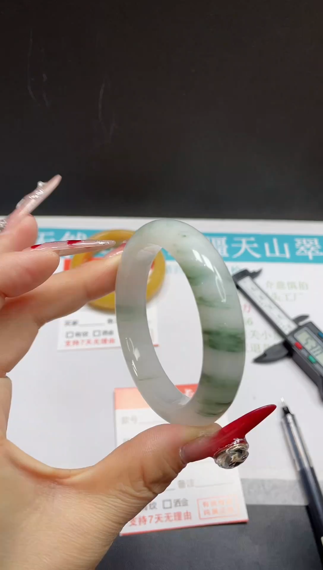 【闪购商品】石英质玉手镯未镶嵌199