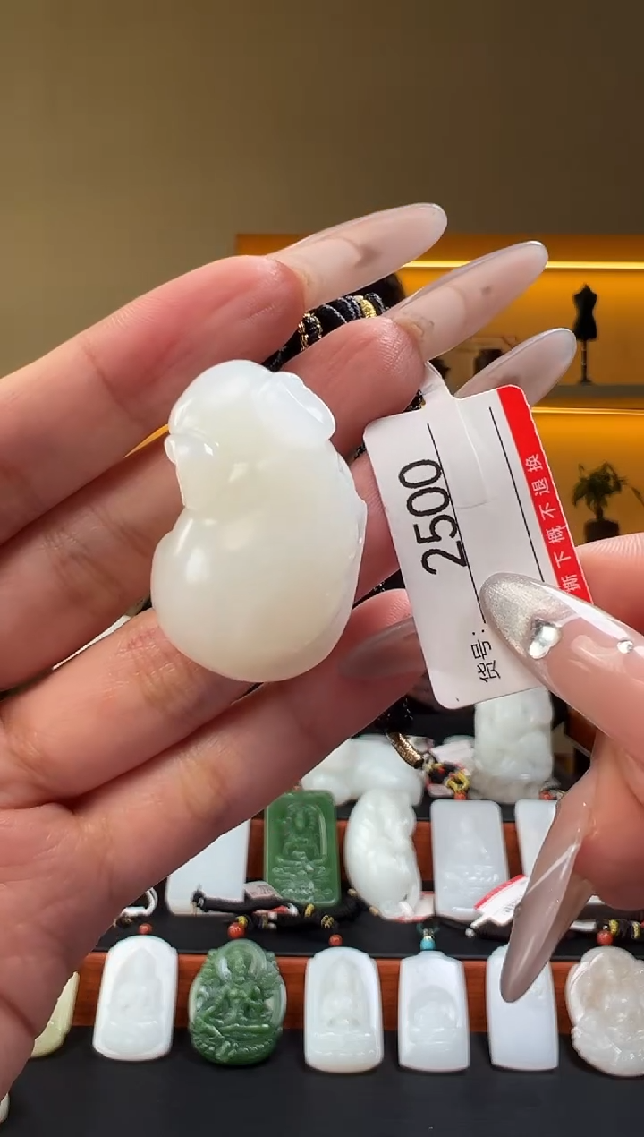 颈饰未镶嵌和田玉1