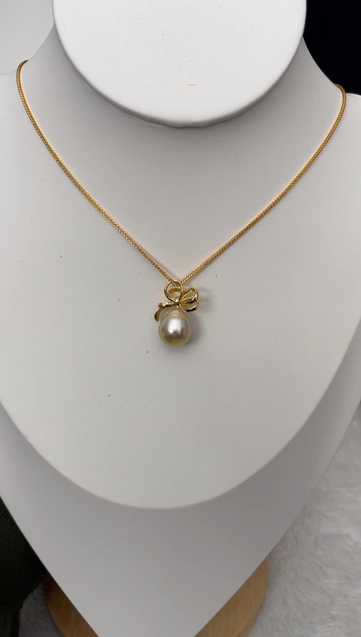 【闪购商品】海水珍珠吊坠(赠链)银S925镶嵌南洋金珠蝴蝶结11-12mm