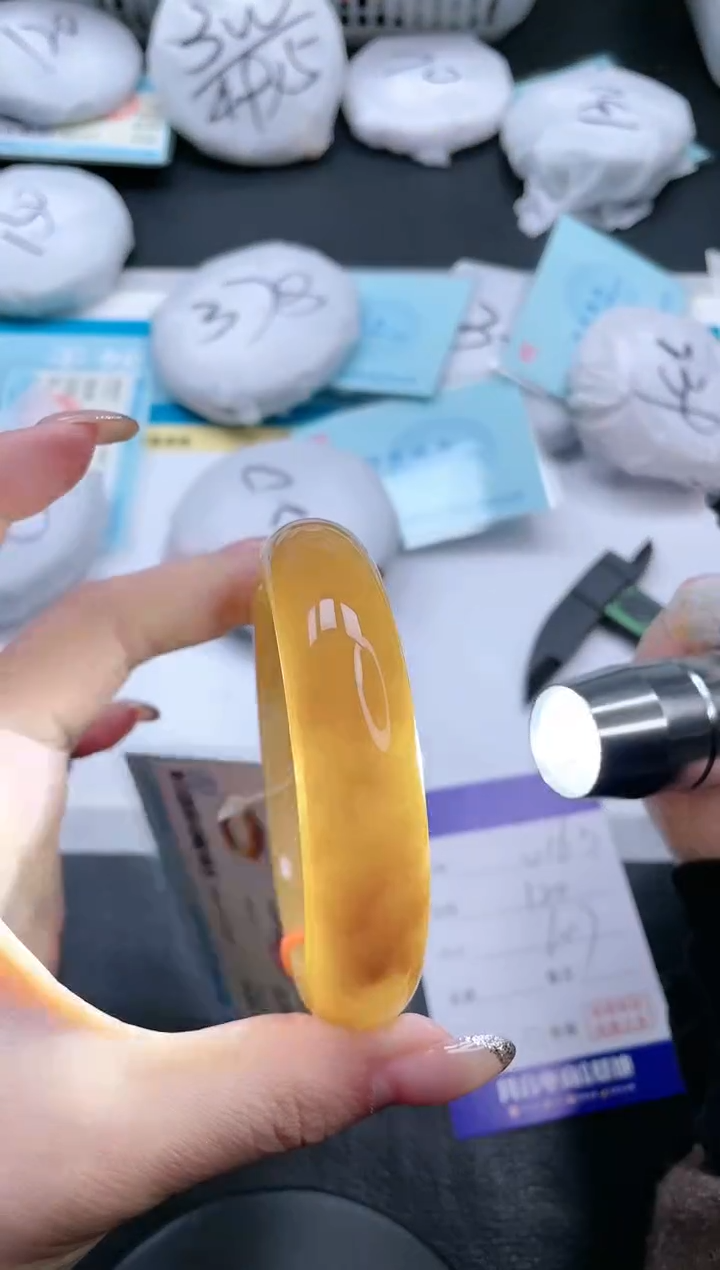 【闪购商品】石英质玉手镯未镶嵌12V163-60