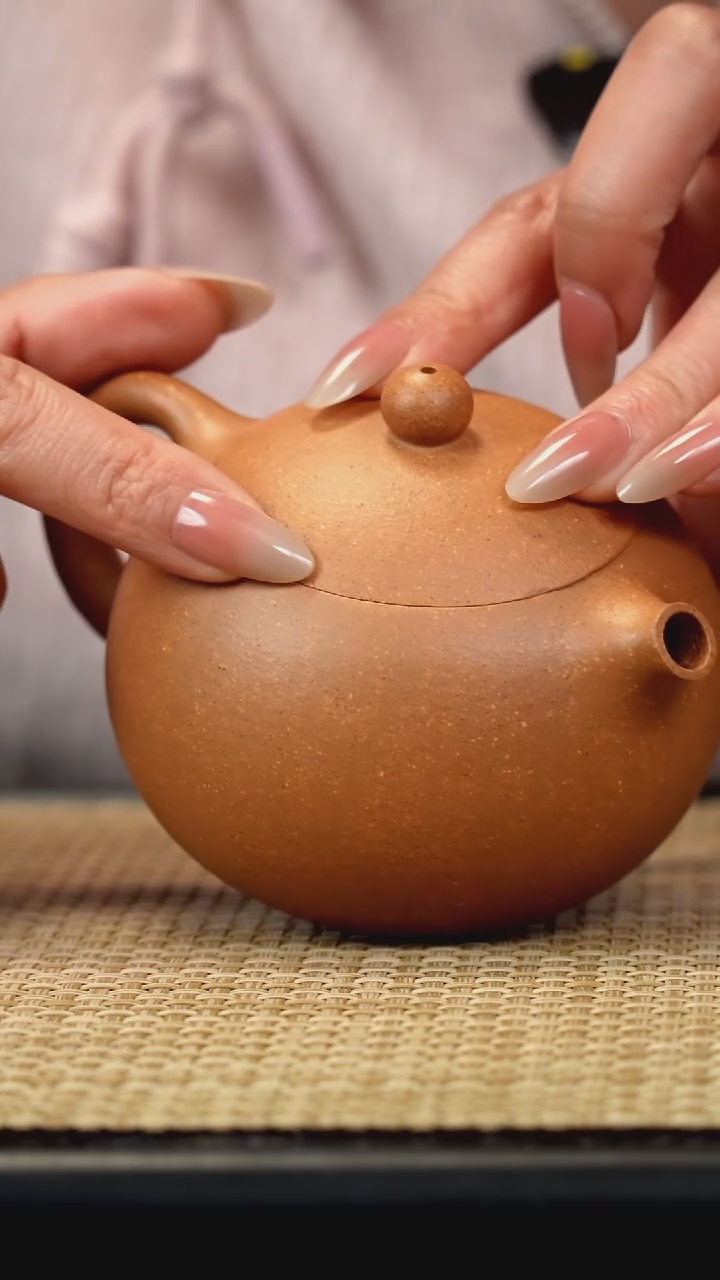 【闪购商品】紫砂茶壶黄降坡西施瑕疵230c