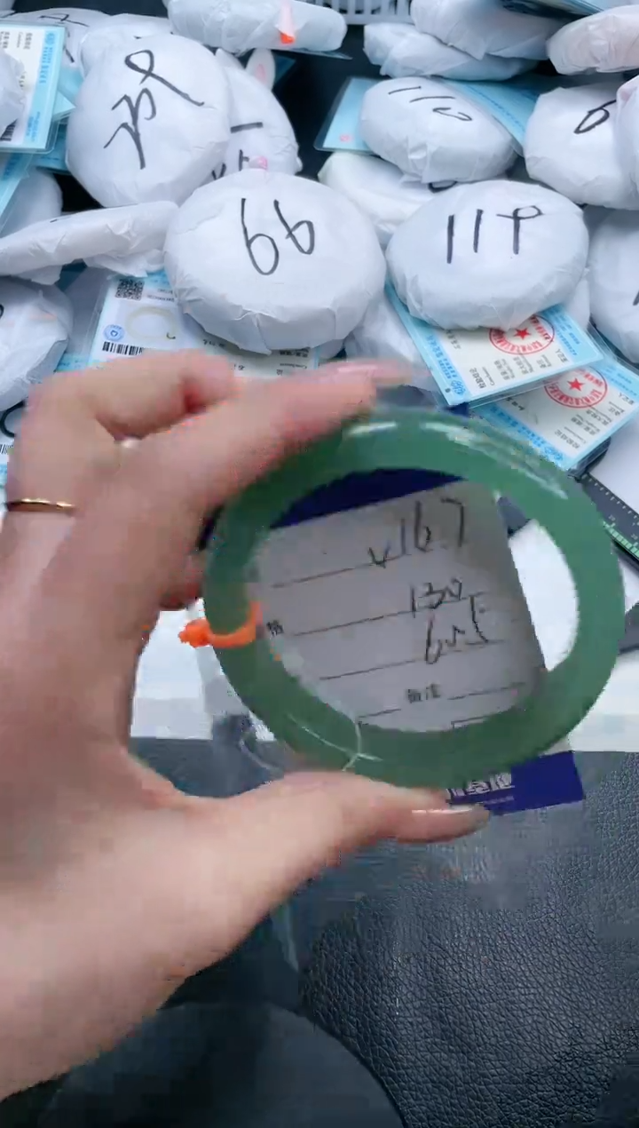 【闪购商品】石英质玉手镯未镶嵌18V167-59