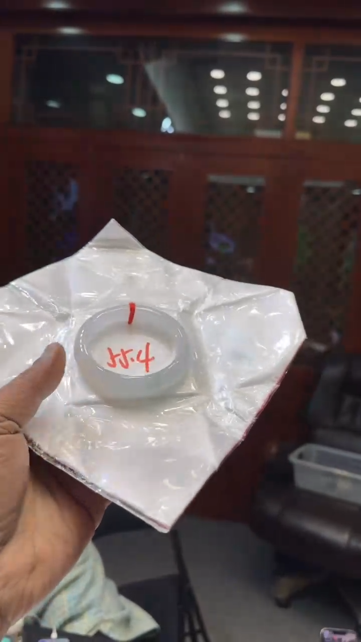 【闪购商品】翡翠手镯未镶嵌手镯