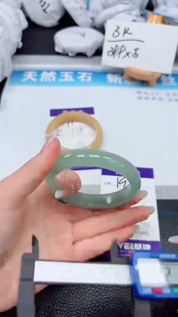 【闪购商品】石英质玉手镯未镶嵌192---60