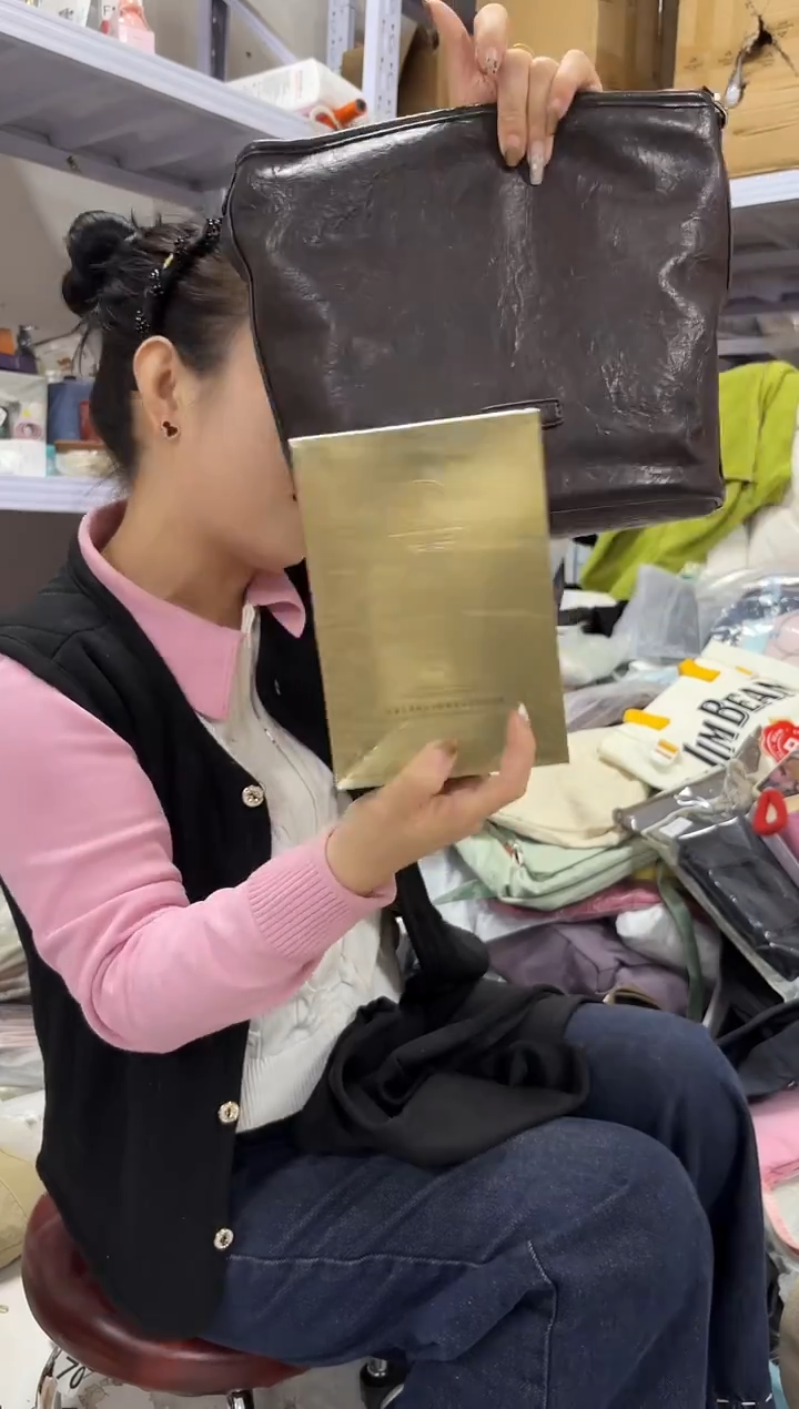 PVC点点小红心 没关注的关注一下主播 面膜样品