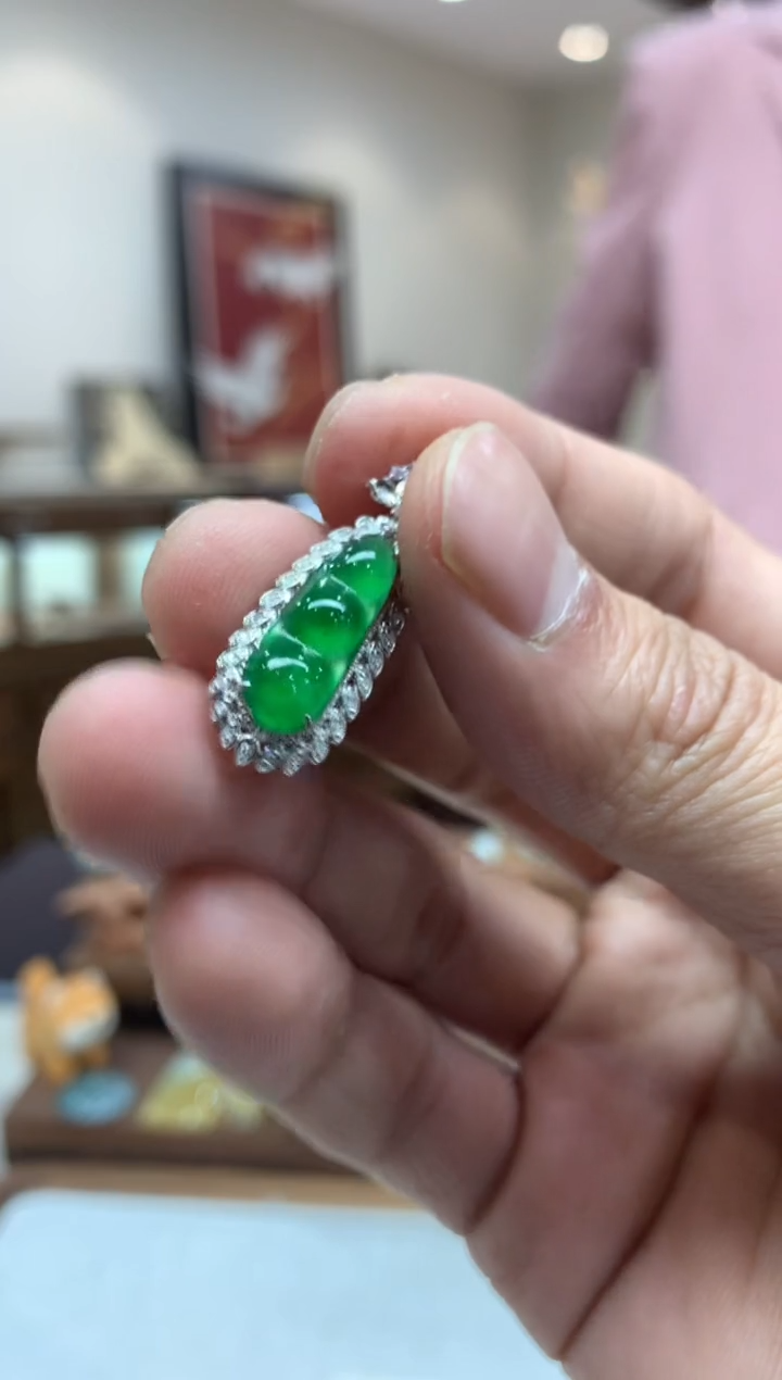 【闪购商品】翡翠颈饰18K金镶嵌豆子