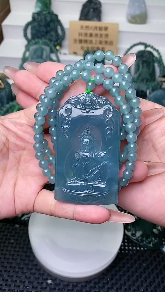 颈饰未镶嵌翡翠 
