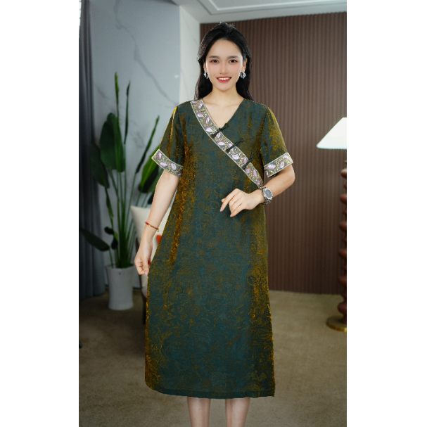 B266新中式国风连衣裙女2025新款洋气设计感贵气遮肉显瘦裙子