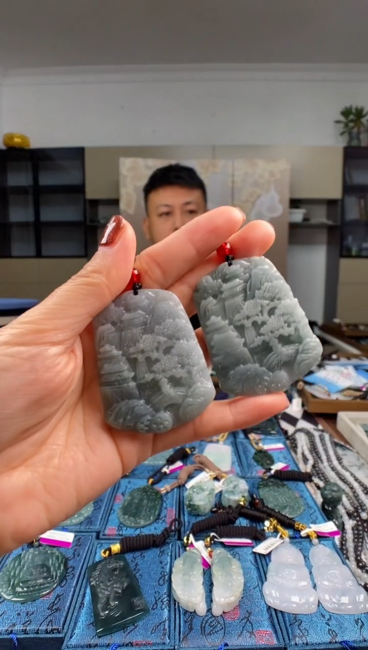 颈饰未镶嵌翡翠  多样性发其一