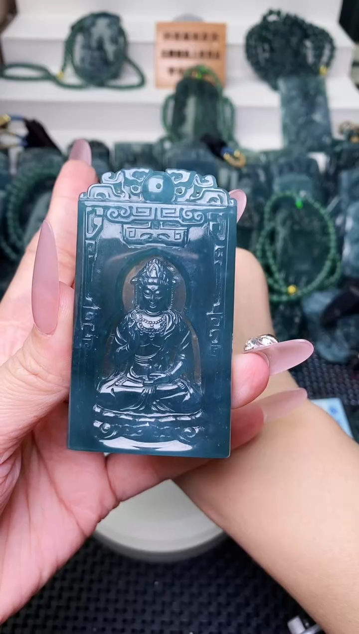 颈饰未镶嵌翡翠 