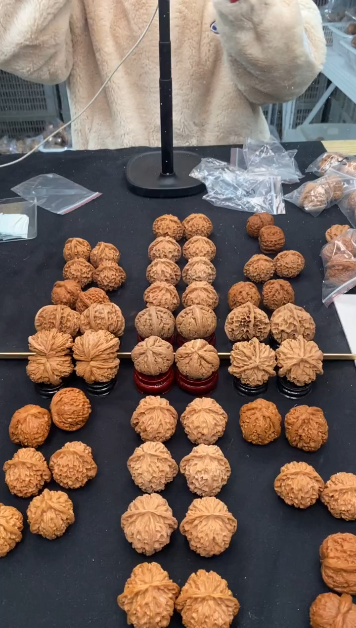 【闪购商品】文玩核桃把件苹果园42