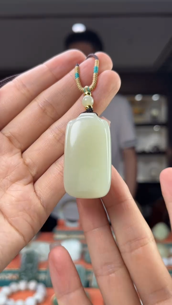 和田玉未镶嵌颈饰佩佩