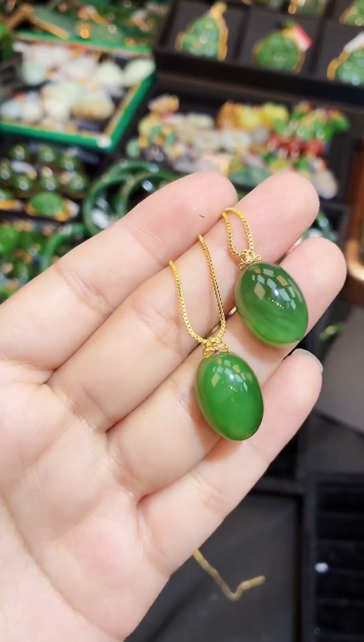 吊坠(赠链)18K金镶嵌和田玉多样性发一