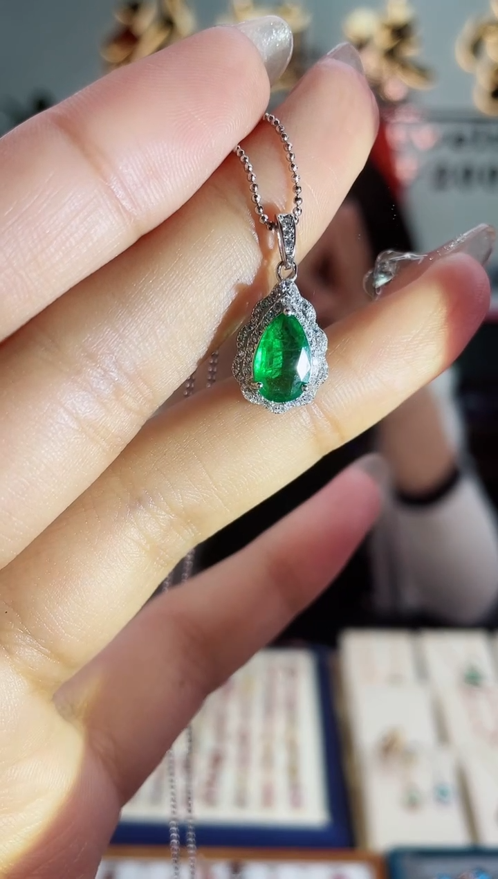 【闪购商品】祖母绿颈饰银S925镶嵌吊坠