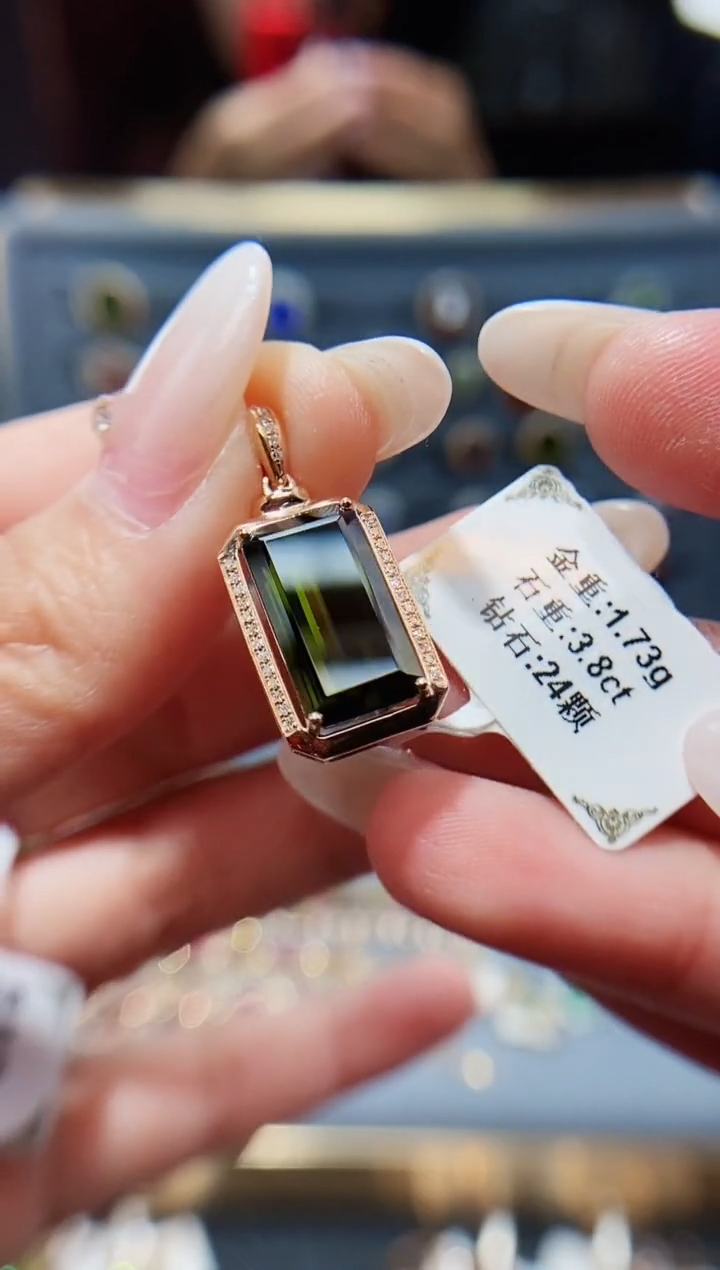 【闪购商品】碧玺颈饰18K金镶嵌3.8..