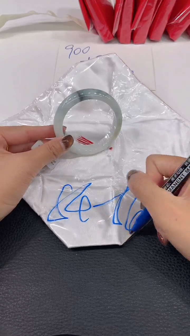 【闪购商品】翡翠手镯未镶嵌手镯