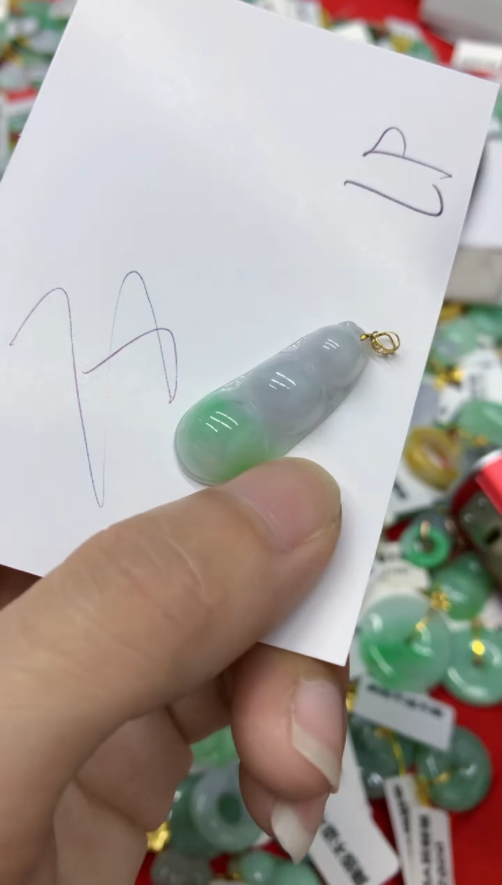 翡翠18K金镶嵌颈饰翡翠