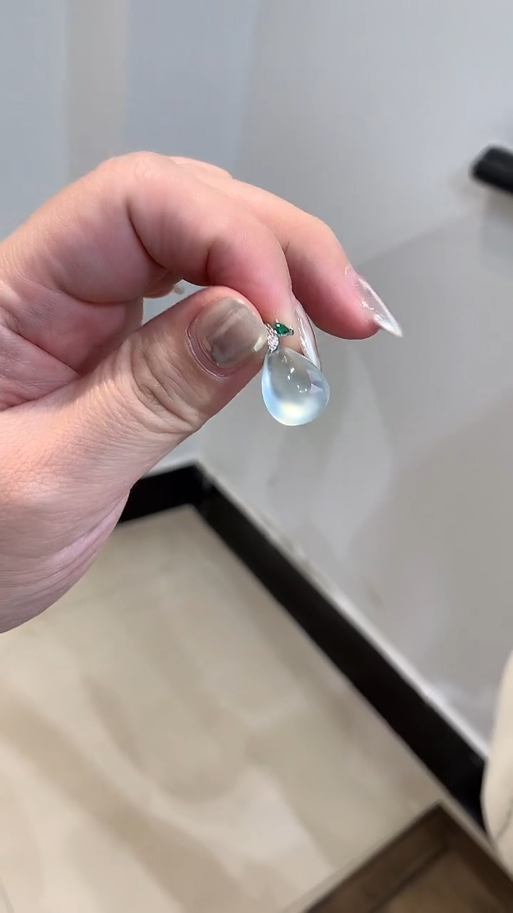 未镶嵌蛇纹石玉吊坠(不含链)水滴