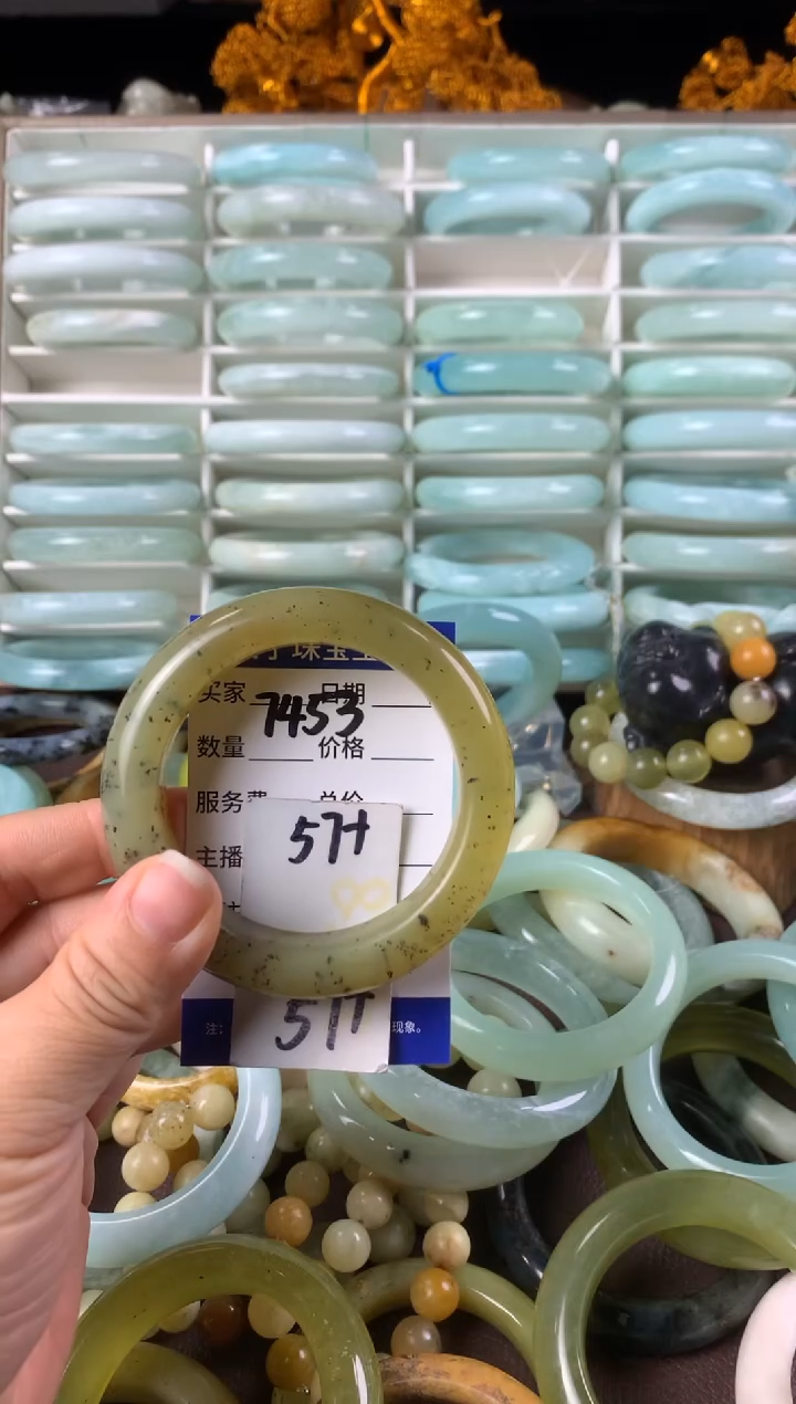【闪购商品】蛇纹石玉手镯未镶嵌7453
