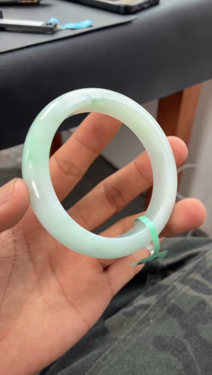 未镶嵌手镯翡翠清秀水润带底色飘花 13号 56-57圈口