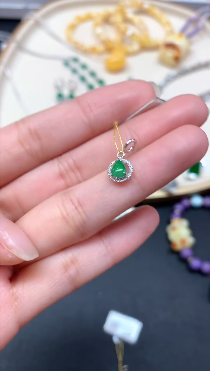 【闪购商品】翡翠吊坠(不含链)18K金镶嵌吊坠A304|980