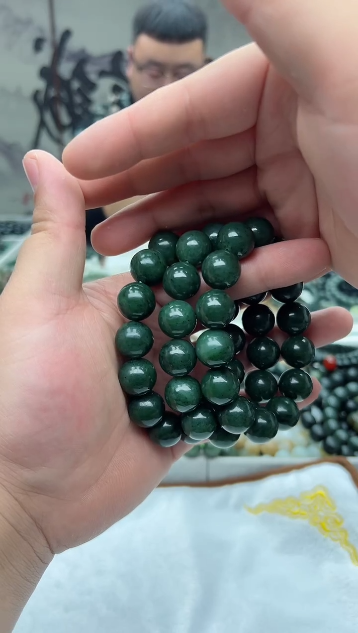 【闪购商品】和田玉手串未镶嵌俄料碧玉16拍一发一，多样性发货