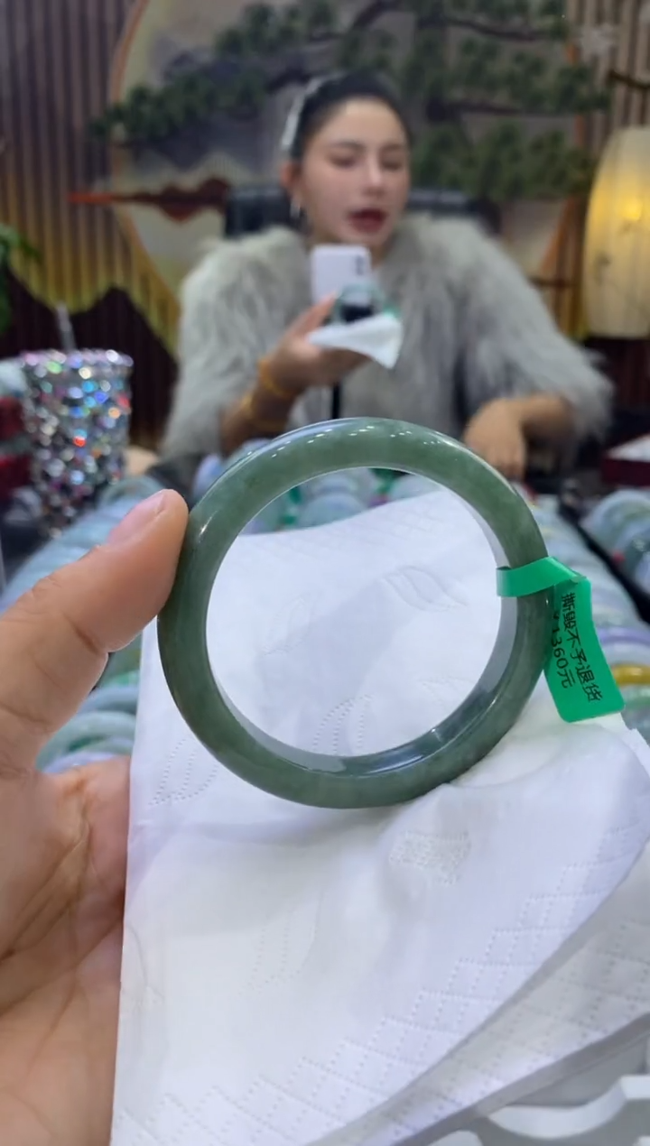 【闪购商品】翡翠手镯未镶嵌多人004455