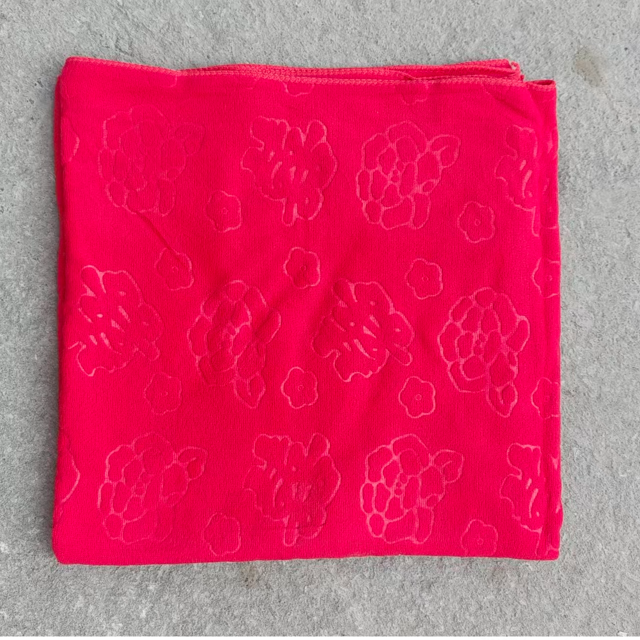 大红巾压花喜庆柔软细腻洗澡速干浴巾