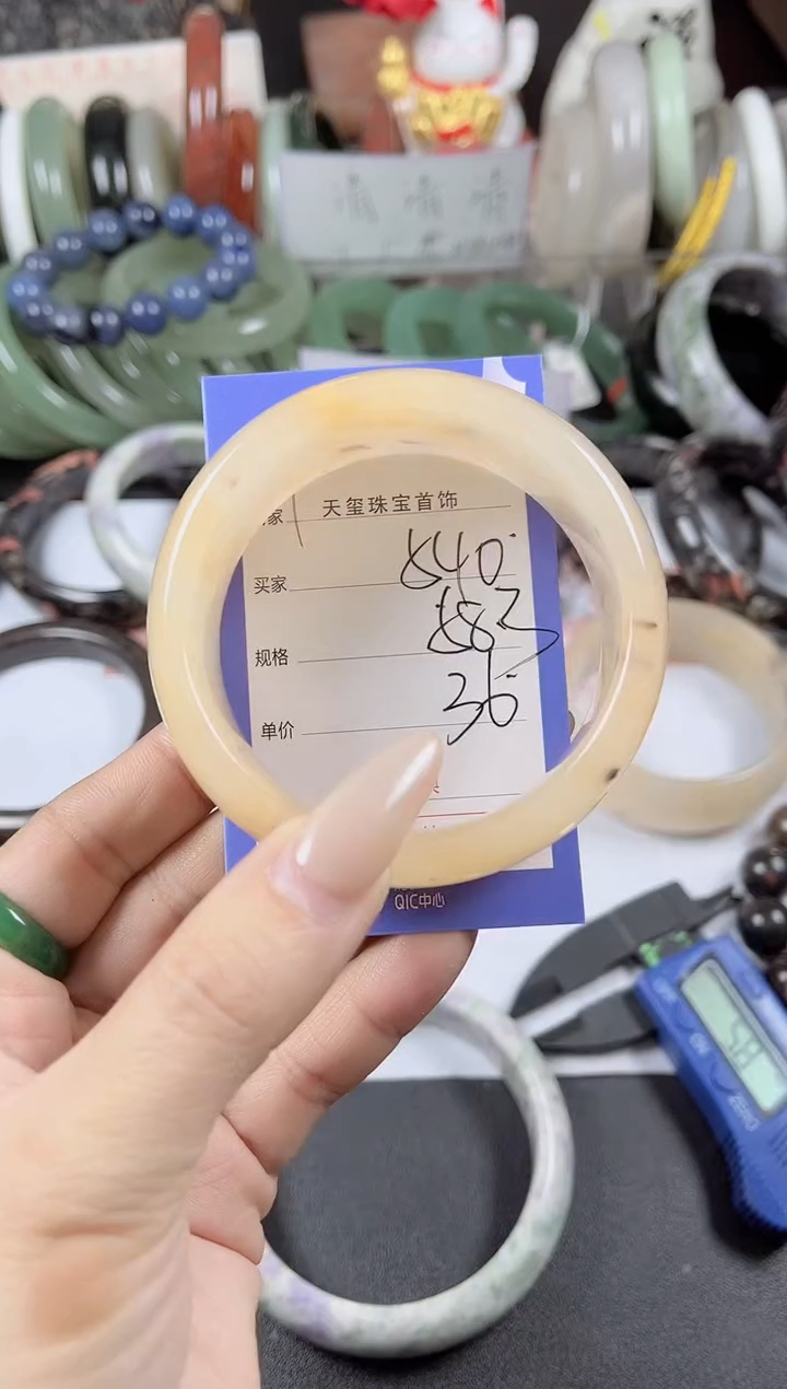 未镶嵌手镯石英质玉540