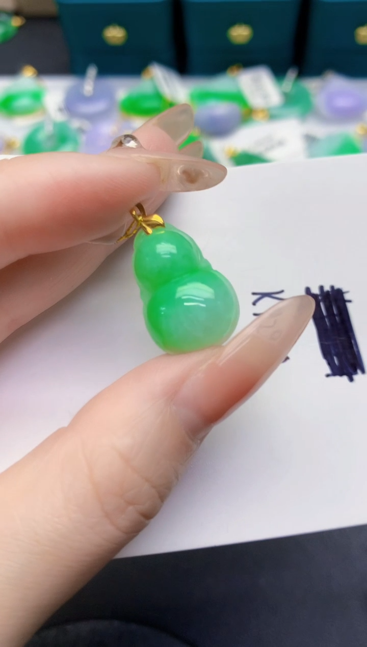 颈饰18K金镶嵌翡翠缅甸天然翡翠A货