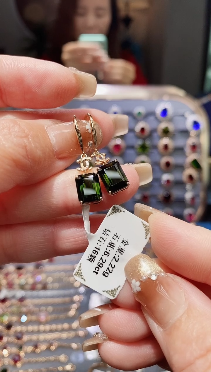 【闪购商品】碧玺耳饰18K金镶嵌6.29配钻