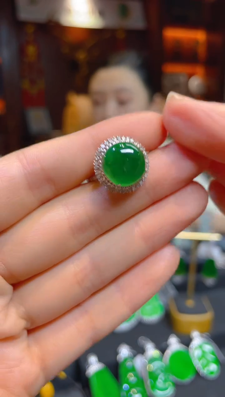 【闪购商品】翡翠戒指18K金镶嵌119542天然A货翡翠蛋面戒指