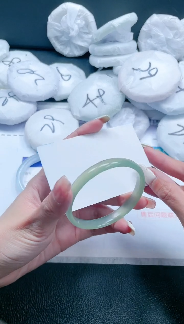 【闪购商品】石英质玉手镯未镶嵌14J224-56