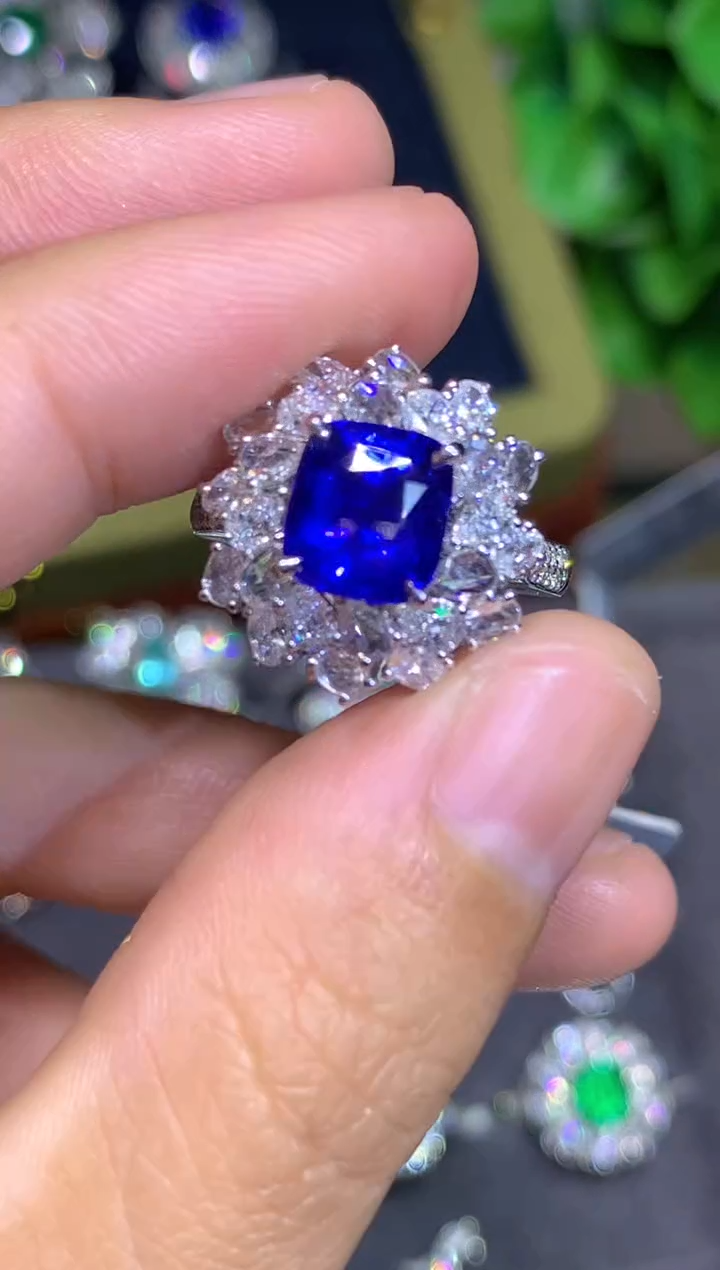 戒指蓝宝石18K金镶嵌3.03CT