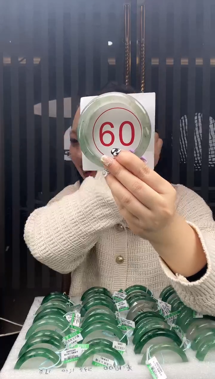 未镶嵌手镯石英质玉1