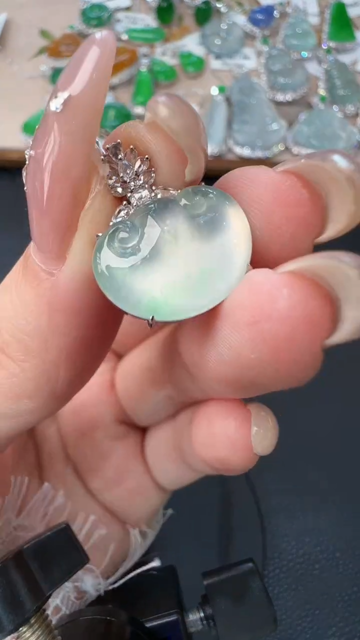 【闪购商品】翡翠吊坠(不含链)18K金镶嵌23