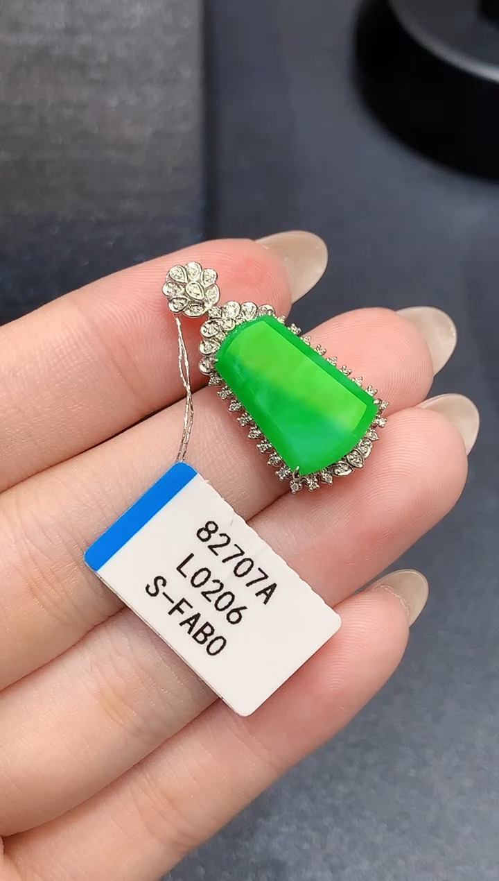 吊坠(不含链)18K金镶嵌翡翠L0206多样性发其一