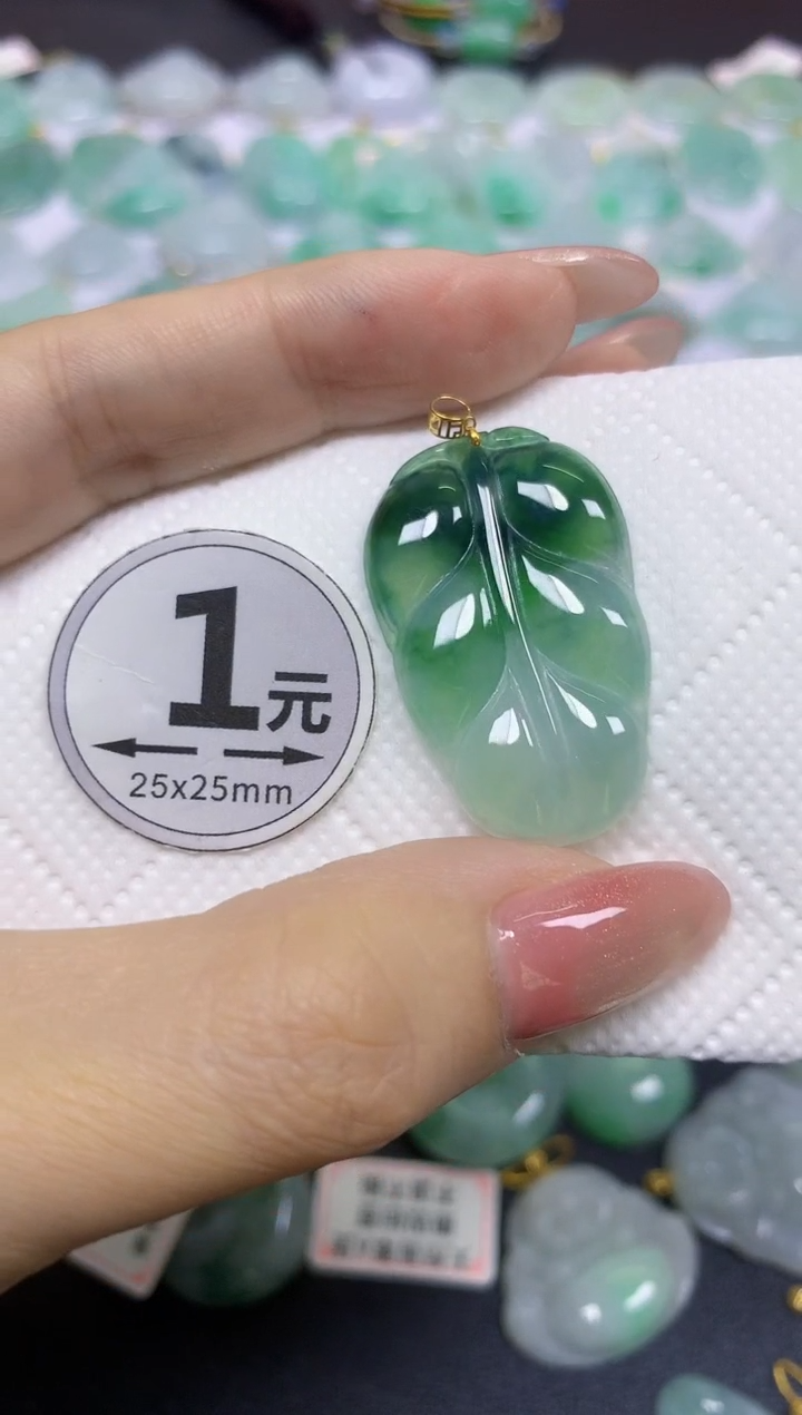 翡翠18K金镶嵌颈饰天然翡翠A货