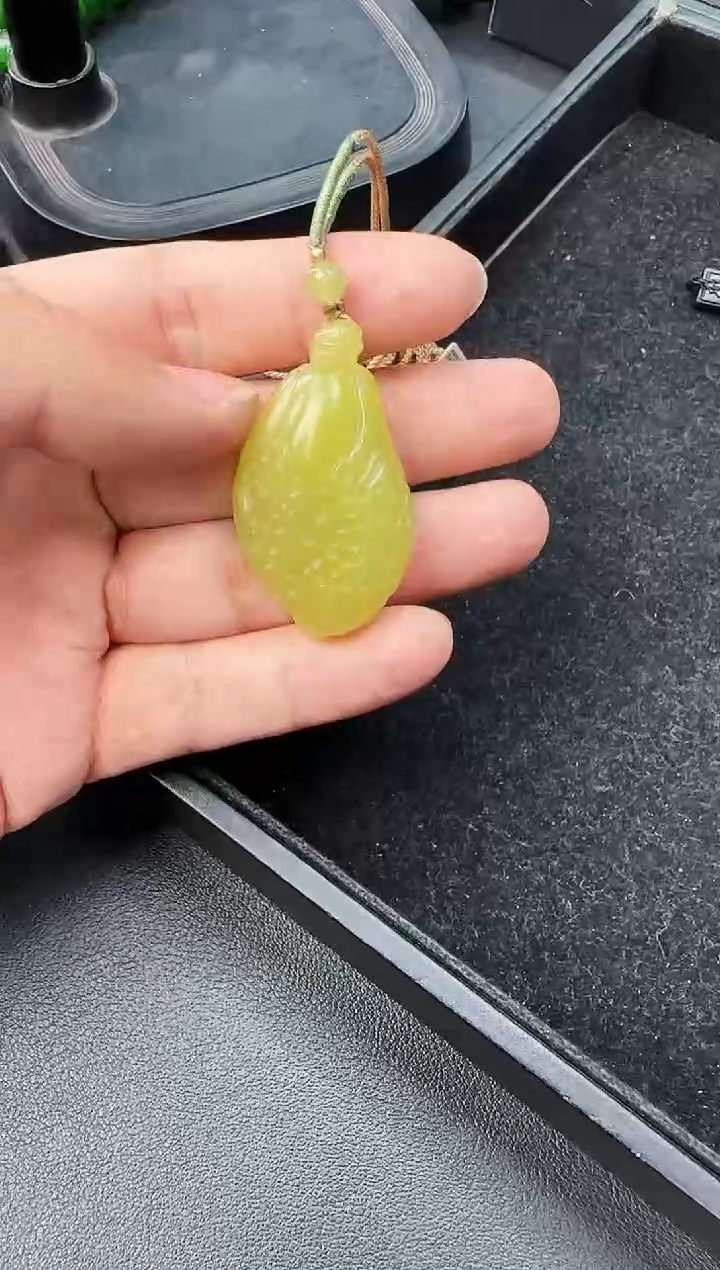 颈饰未镶嵌和田玉白菜