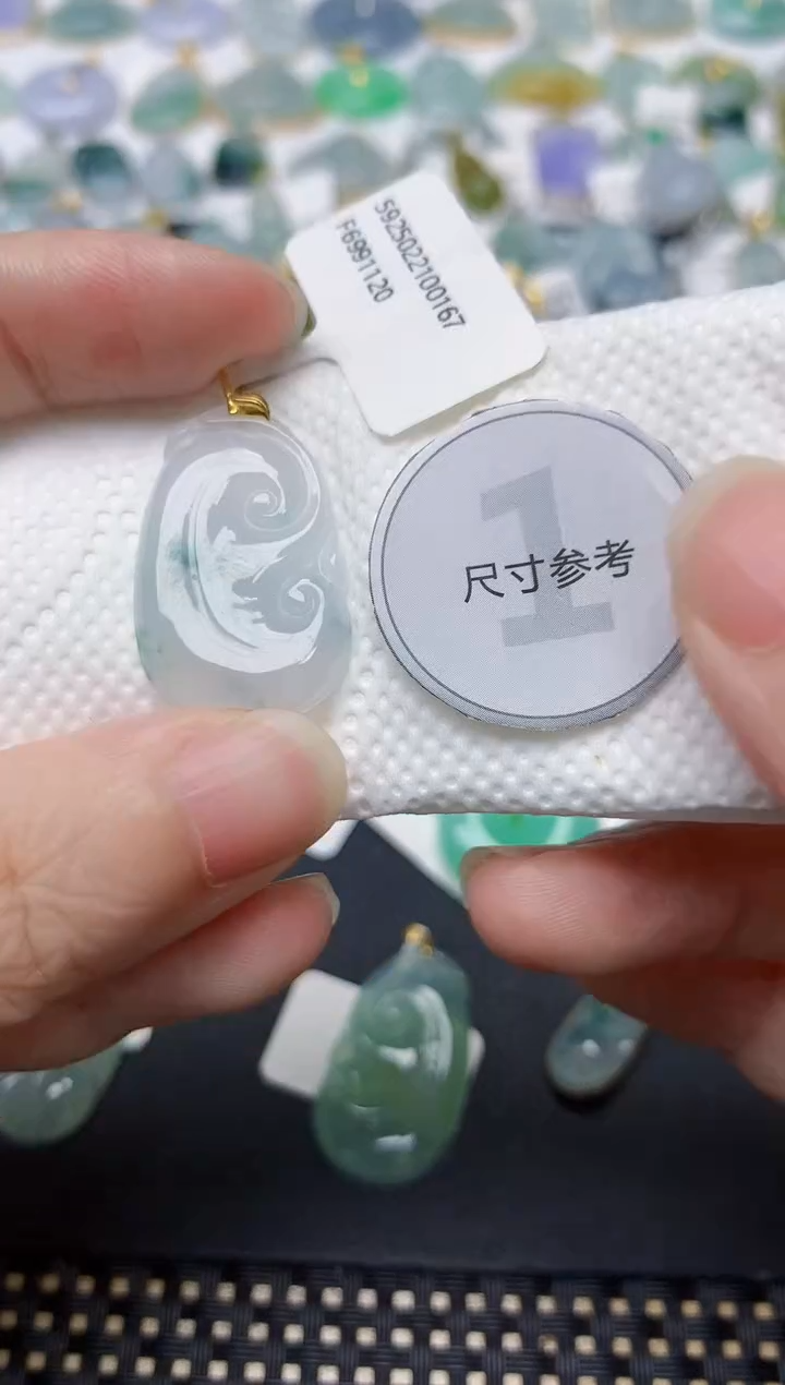 翡翠18K金镶嵌颈饰天然缅甸A货翡翠