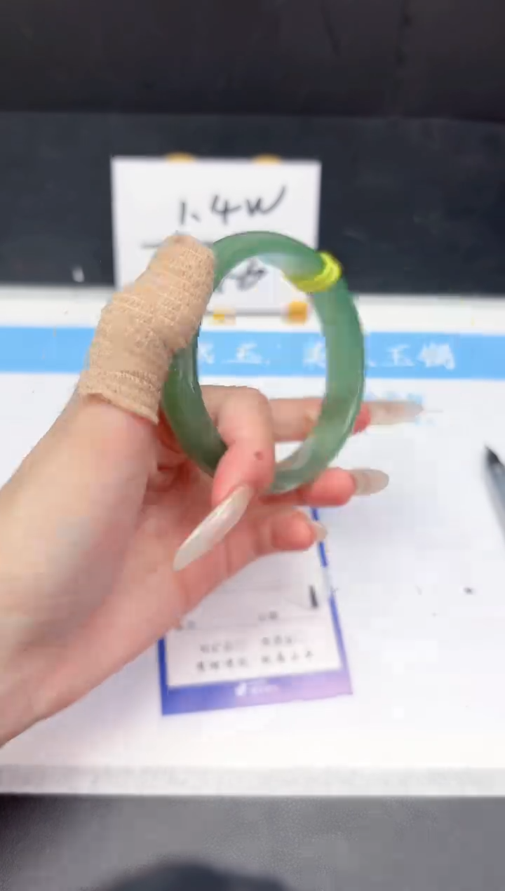 【闪购商品】石英质玉手镯未镶嵌93-60.3