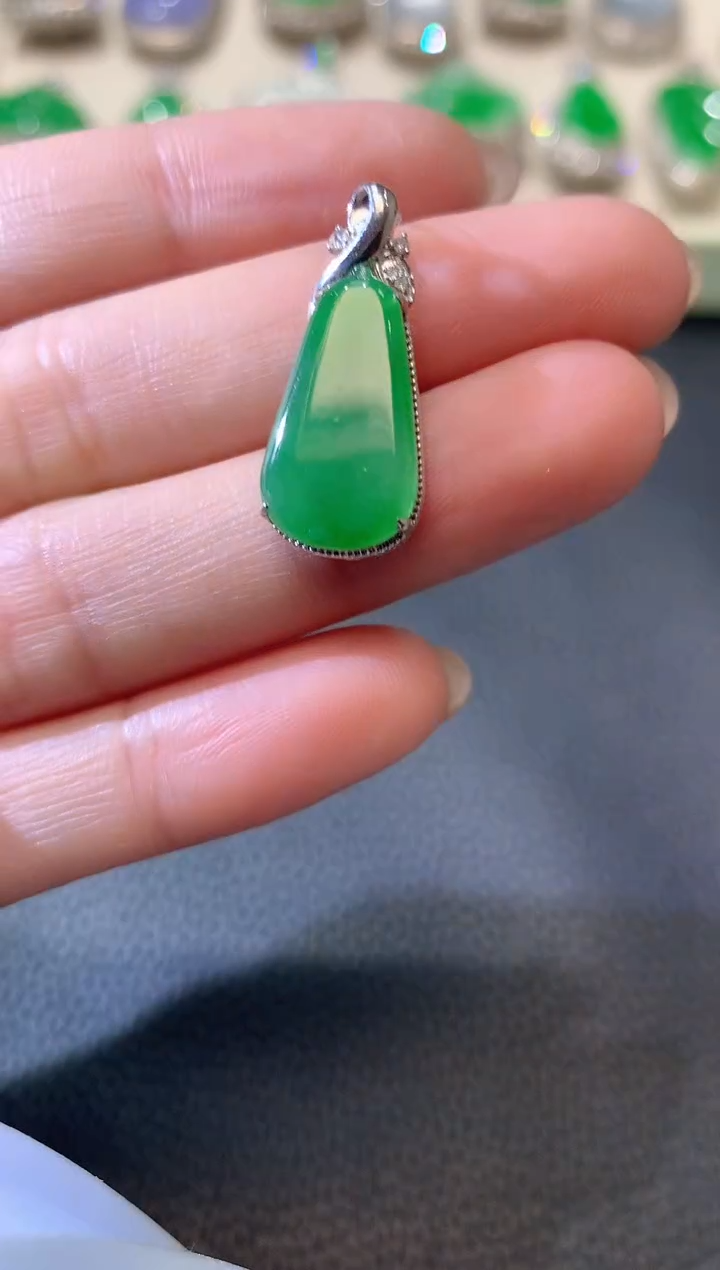 【闪购商品】翡翠吊坠(不含链)18K金镶嵌C2