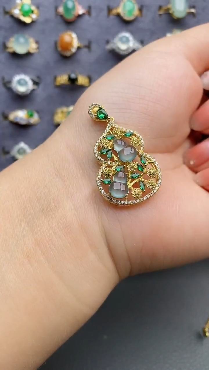 银S925镶嵌戒指翡翠月***兔瑞丽市颜玉珠宝